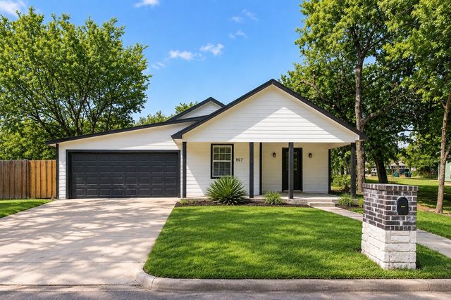 807 Wyatt Street, Waxahachie, TX 75165