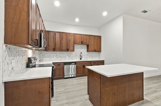 807 Wyatt Street, Waxahachie, TX 75165