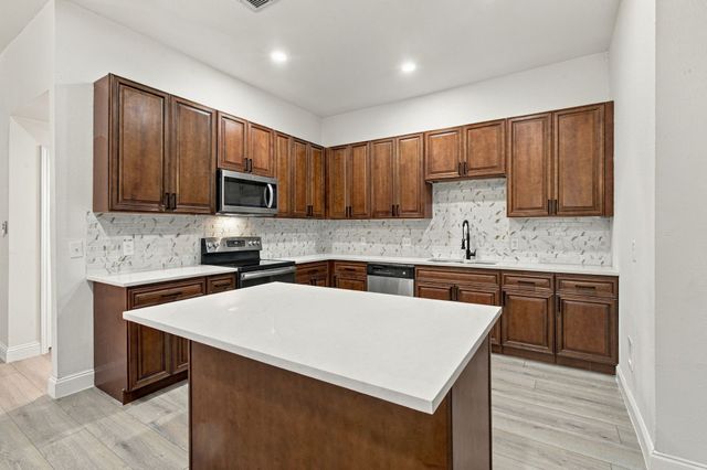 807 Wyatt Street, Waxahachie, TX 75165