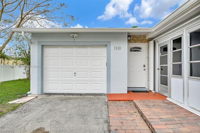 2528 SW Natura Blvd, Deerfield Beach, FL 33441