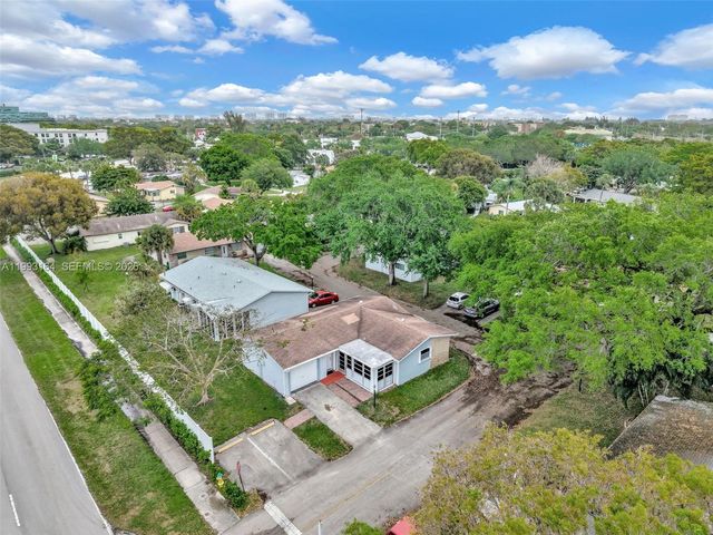 2528 SW Natura Blvd, Deerfield Beach, FL 33441