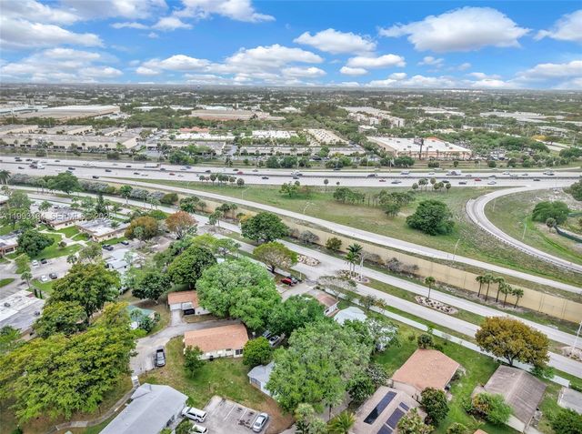 2528 SW Natura Blvd, Deerfield Beach, FL 33441