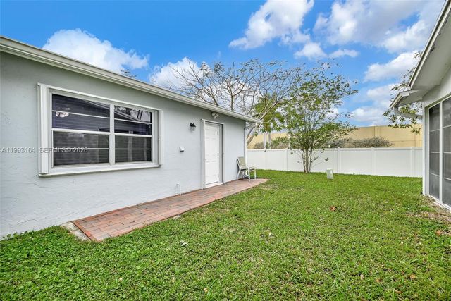 2528 SW Natura Blvd, Deerfield Beach, FL 33441