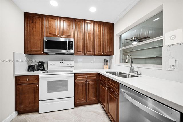 2528 SW Natura Blvd, Deerfield Beach, FL 33441