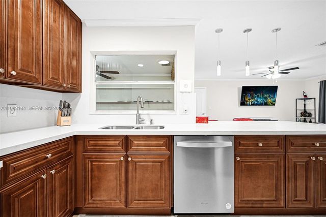 2528 SW Natura Blvd, Deerfield Beach, FL 33441