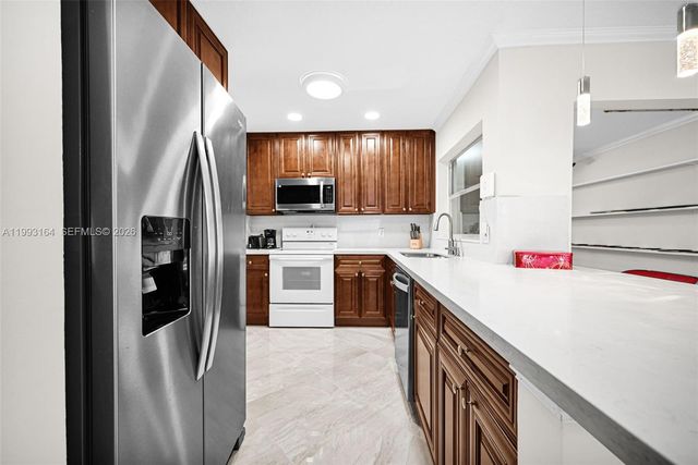 2528 SW Natura Blvd, Deerfield Beach, FL 33441