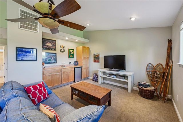 6262 Viewridge Dr, Auburn, CA 95602