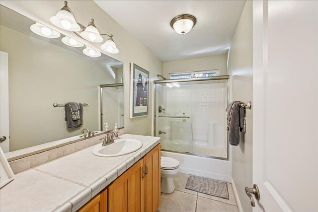 6262 Viewridge Dr, Auburn, CA 95602