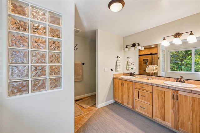 6262 Viewridge Dr, Auburn, CA 95602