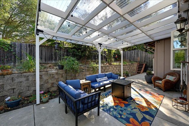 6262 Viewridge Dr, Auburn, CA 95602