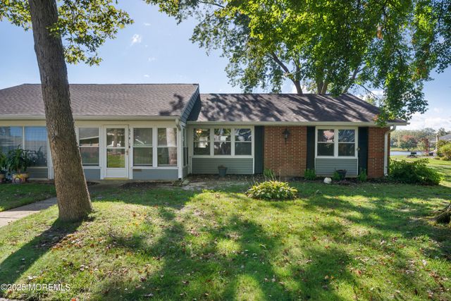 677 New Castle Court B, Lakewood, NJ 08701