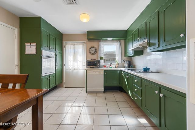 677 New Castle Court B, Lakewood, NJ 08701