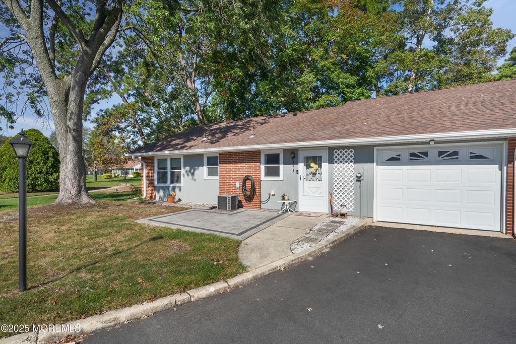 677 New Castle Court B, Lakewood, NJ 08701