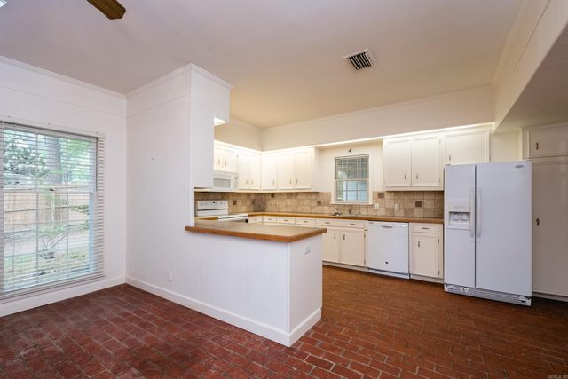 3118 Foxcroft Road, Little Rock, AR 72227