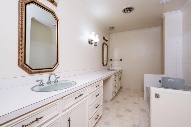 3118 Foxcroft Road, Little Rock, AR 72227