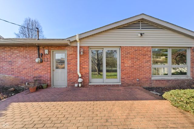 2565 Chestnut Street, Columbus, IN 47201