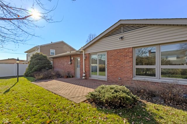 2565 Chestnut Street, Columbus, IN 47201