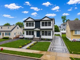 55 Long Hill Dr, Clifton City, NJ 07013