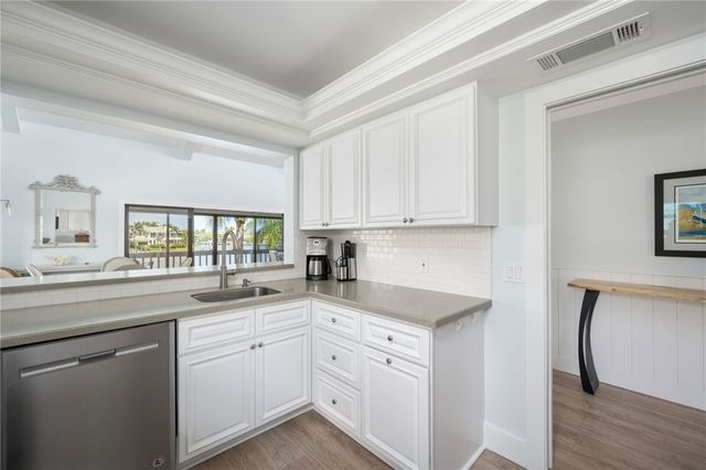 1776 Mooringline Drive 206, Vero Beach, FL 32963