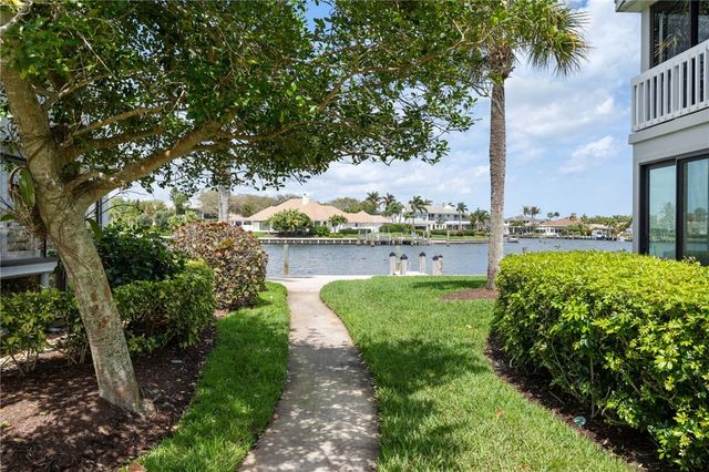 1776 Mooringline Drive 206, Vero Beach, FL 32963