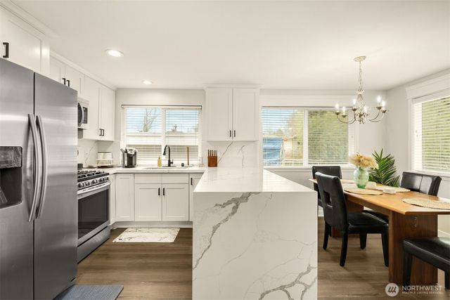 5306 26th Avenue S, Seattle, WA 98118