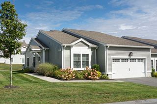 15 Clearview Terrace 68, Millbury, MA 01527