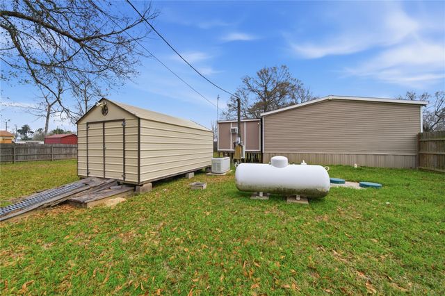 21613 County Road 37492, Cleveland, TX 77327