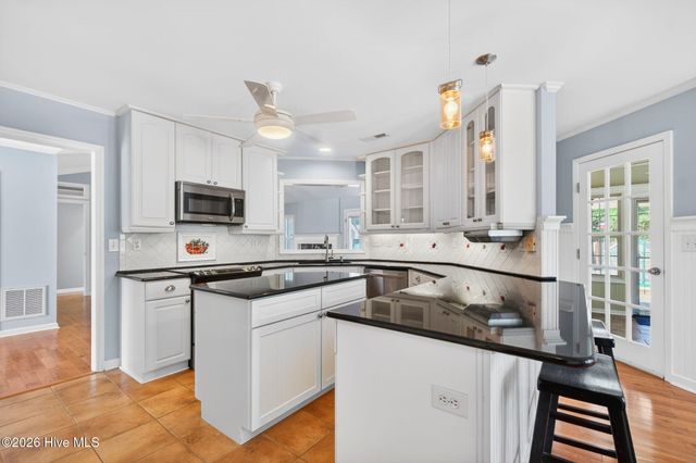 7609 Hawk Road, Wilmington, NC 28411