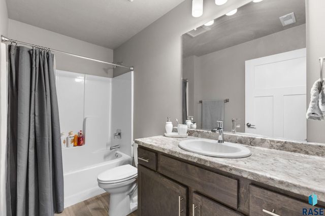 6405 W 6th Pl, Sioux Falls, SD 57107