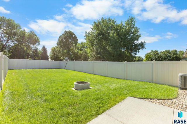 6405 W 6th Pl, Sioux Falls, SD 57107