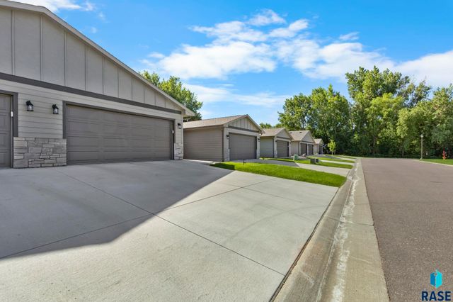 6405 W 6th Pl, Sioux Falls, SD 57107