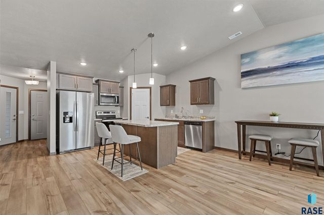 6405 W 6th Pl, Sioux Falls, SD 57107
