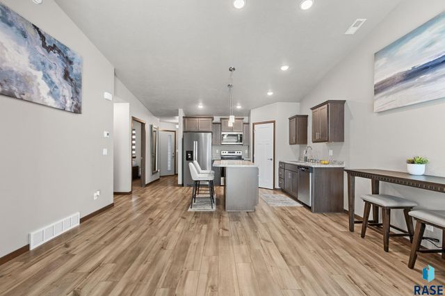 6405 W 6th Pl, Sioux Falls, SD 57107