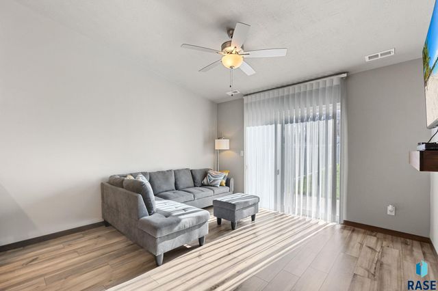 6405 W 6th Pl, Sioux Falls, SD 57107