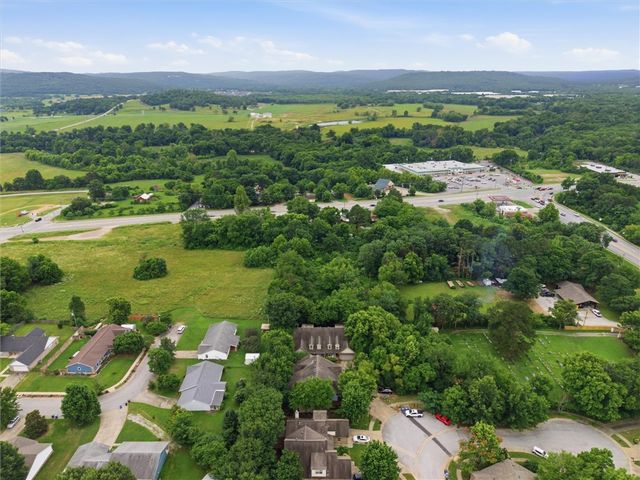2635 E Neely Place, Fayetteville, AR 72701