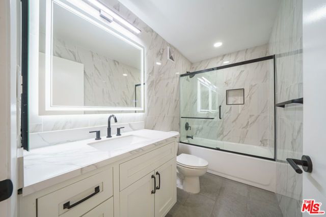 600 W 9th Street 1502, Los Angeles, CA 90015