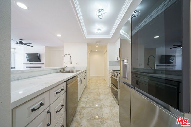600 W 9th Street 1502, Los Angeles, CA 90015