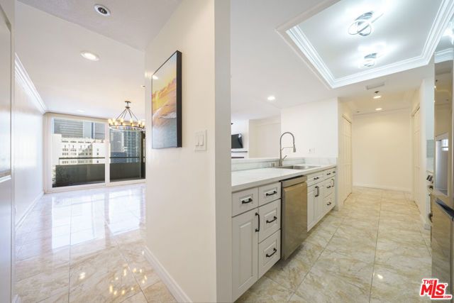 600 W 9th Street 1502, Los Angeles, CA 90015