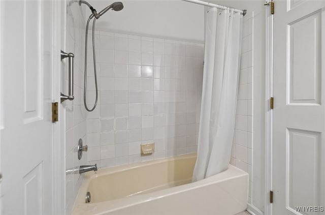 35 Hampton Hill Drive, Amherst, NY 14221