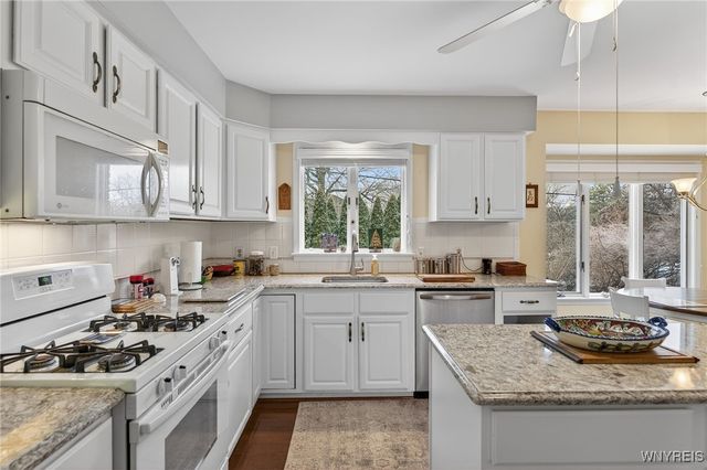 35 Hampton Hill Drive, Amherst, NY 14221