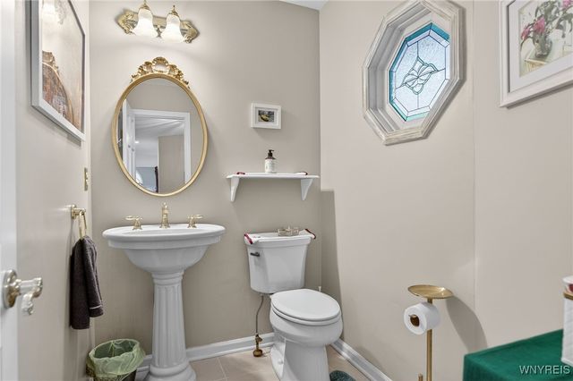 35 Hampton Hill Drive, Amherst, NY 14221