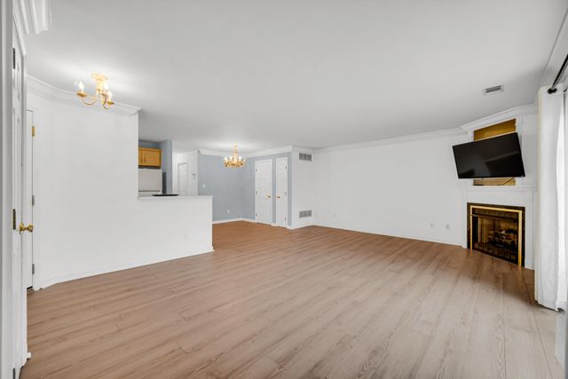 2649 Georgetowne B2, Highland, IN 46322