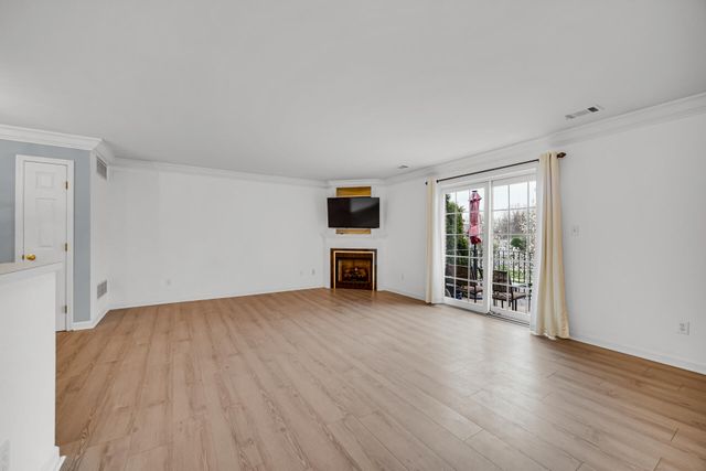 2649 Georgetowne B2, Highland, IN 46322