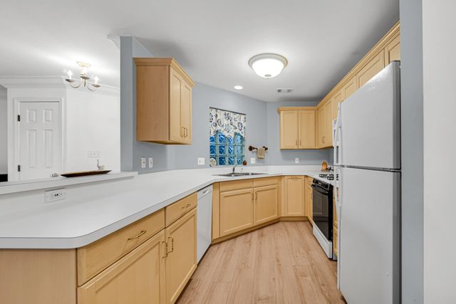 2649 Georgetowne B2, Highland, IN 46322