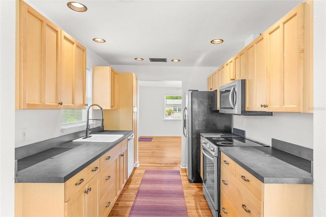 1220 35TH AVENUE N, St Petersburg, FL 33704