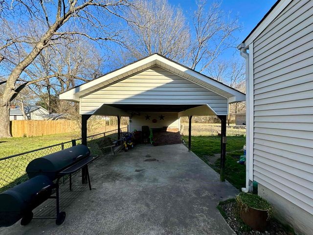 20 LAGRANGE ST, Moscow, TN 38057