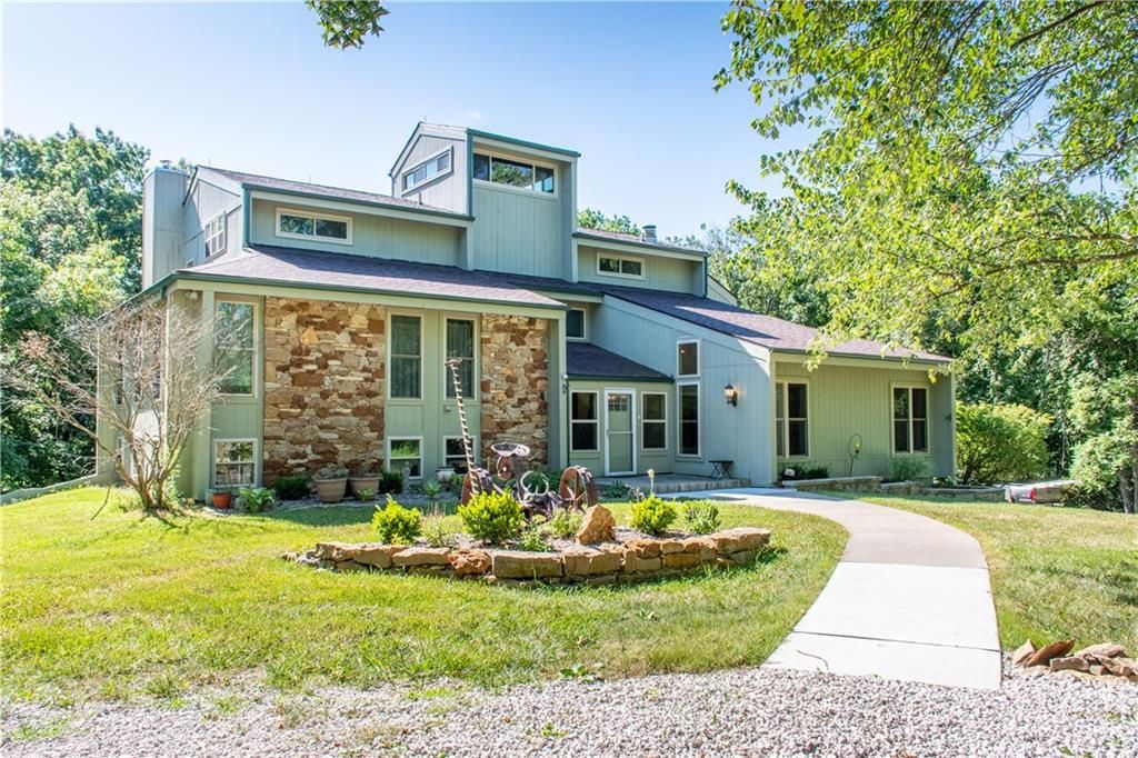 1150 700th Road, Holden, MO 64040