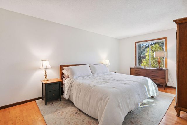 4680 Ridge Cliff Drive, Eagan, MN 55122