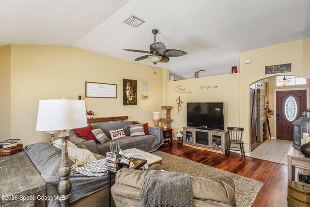 559 Mimosa Street SW, Palm Bay, FL 32907