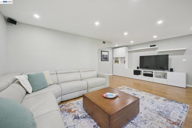 3027 Linda Vis, Alameda, CA 94502